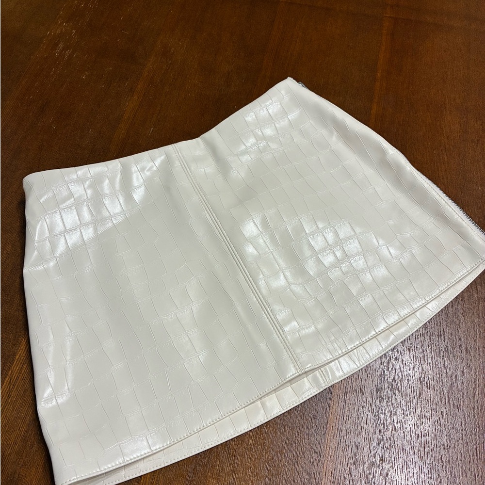 Divided White Croc-Embossed Mini Skirt